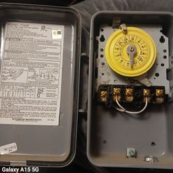 Intermatic T104R 24-hour mechanical time switch.
240V DPST model 