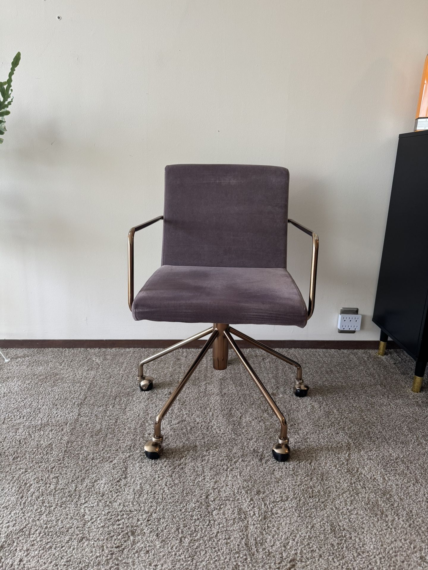 ✨ Modern Gray Velvet Swivel Desk Chair – Gold Accents – Soft Cushion – $40 ✨