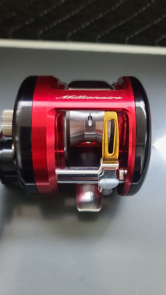 Daiwa Millionaire SW 203 Round Baitcaster Fishing Reel Brand New - Rare Made in Japan