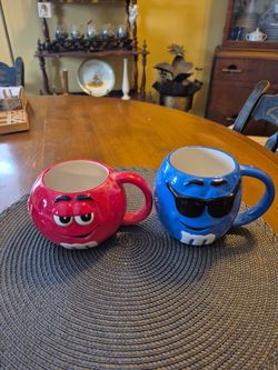 M&M ceramic coffee mugs blue and red