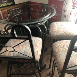 Bar Height table/Chairs (4)