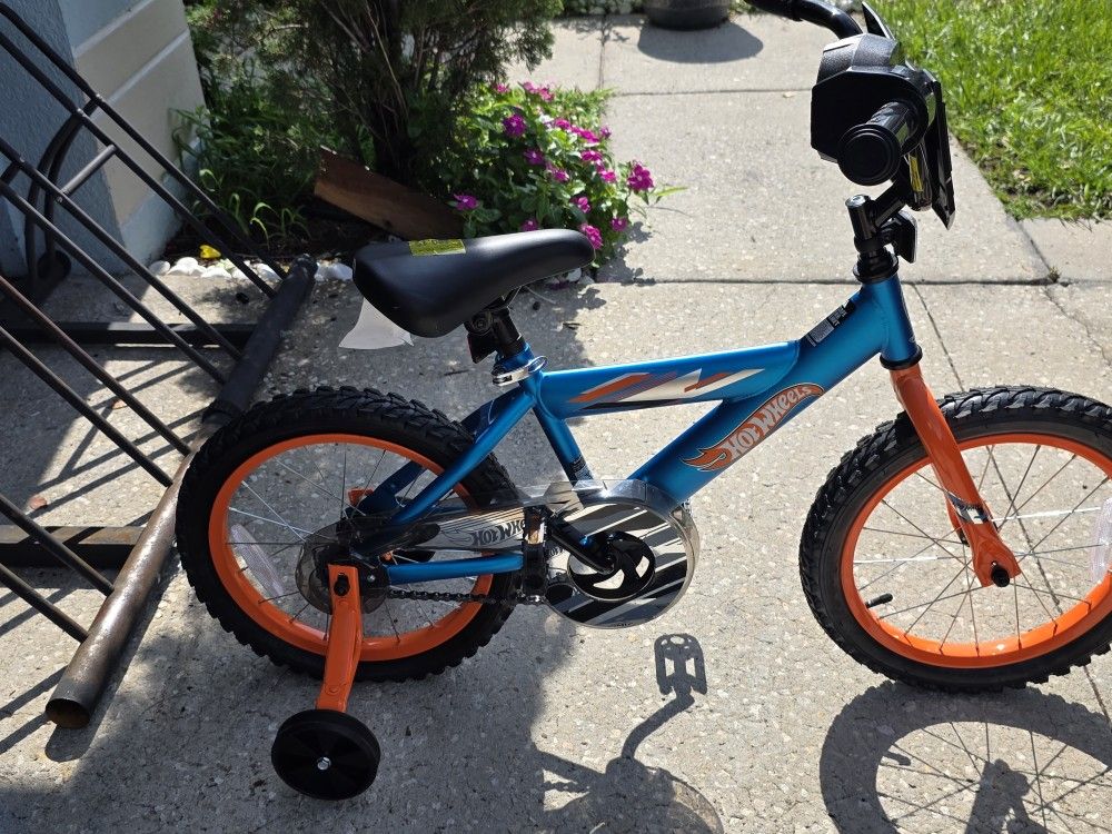 New 16" Dynacraft Hot Wheels Kid's Bike
