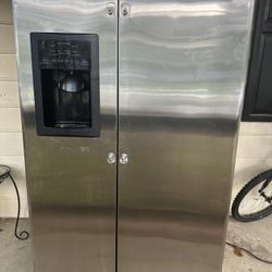 GE Refrigerator For Sale 