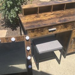 💄 Modern Vanity/Desk Set with Lighted Mirror & Stool - 40" Wide - Great Condition