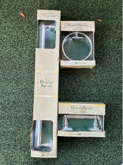 Bathroom accessories set