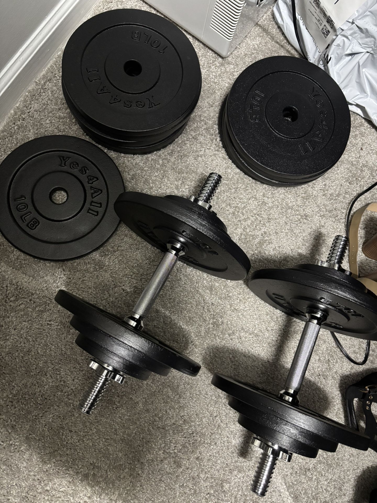 Adjustable dumbbells