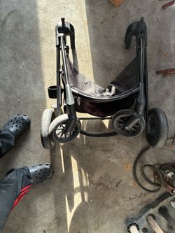 Baby carriage and stroller and carrying case $75