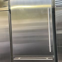 VIKING 36”WIDE BUILT IN BOTTOM FREEZER STAINLESS STEEL WITH INTERNAL WATER/ICE