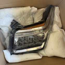 Right headlight For Cadillac Escalade 2015-2020
