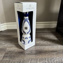Empty Clase Azul Reposado Tequila Bottle with Box – Decorative Collectible