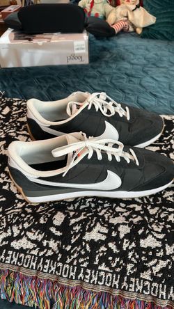 Nike Low-Top Sneakers Black and White