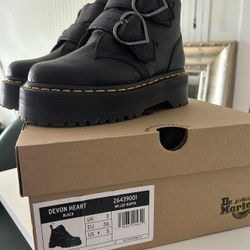 Dr Marten Heart Boot