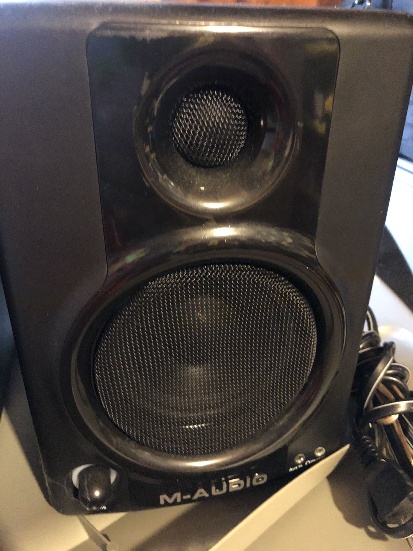 M-Audio AV40 desktop speakers
