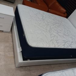 *Bedroom Special*---Renaissance Charming White Queen/King Bed And Nightstand Sets---Delivery And Easy Financing Available💪