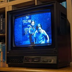 Vintage Crown Japan 13" CRT TV (1989) Great Screen for Retro Gaming!