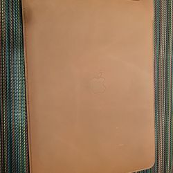 Apple iPad 12.9 leather sleeve