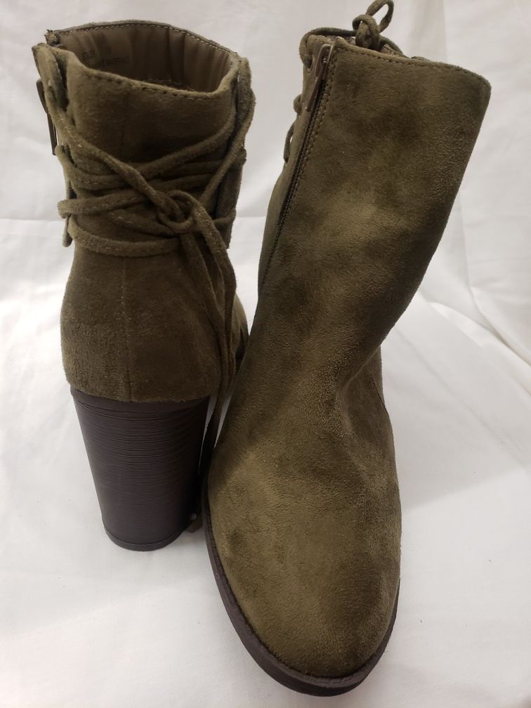 Suede boots