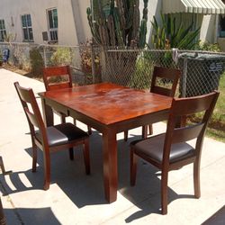 Extendable Wood Dinning Table With 4 Chairs 