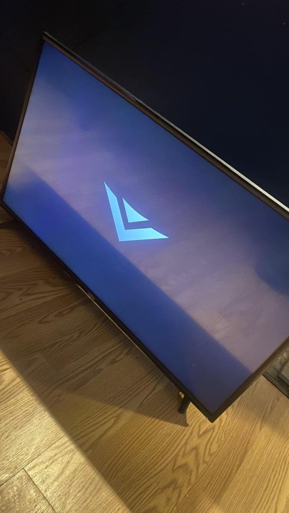 Vizio 43 Inch Smart TV Cracked Leg Still Sits Up Fine And Works
