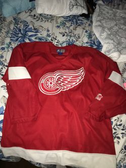 Vintage Detroit Red Wing Hockey Jersey (size large)