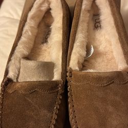 Great Moccasin Uggs Size 7