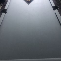 Brunswick pool table With Cues And Wall Mount 