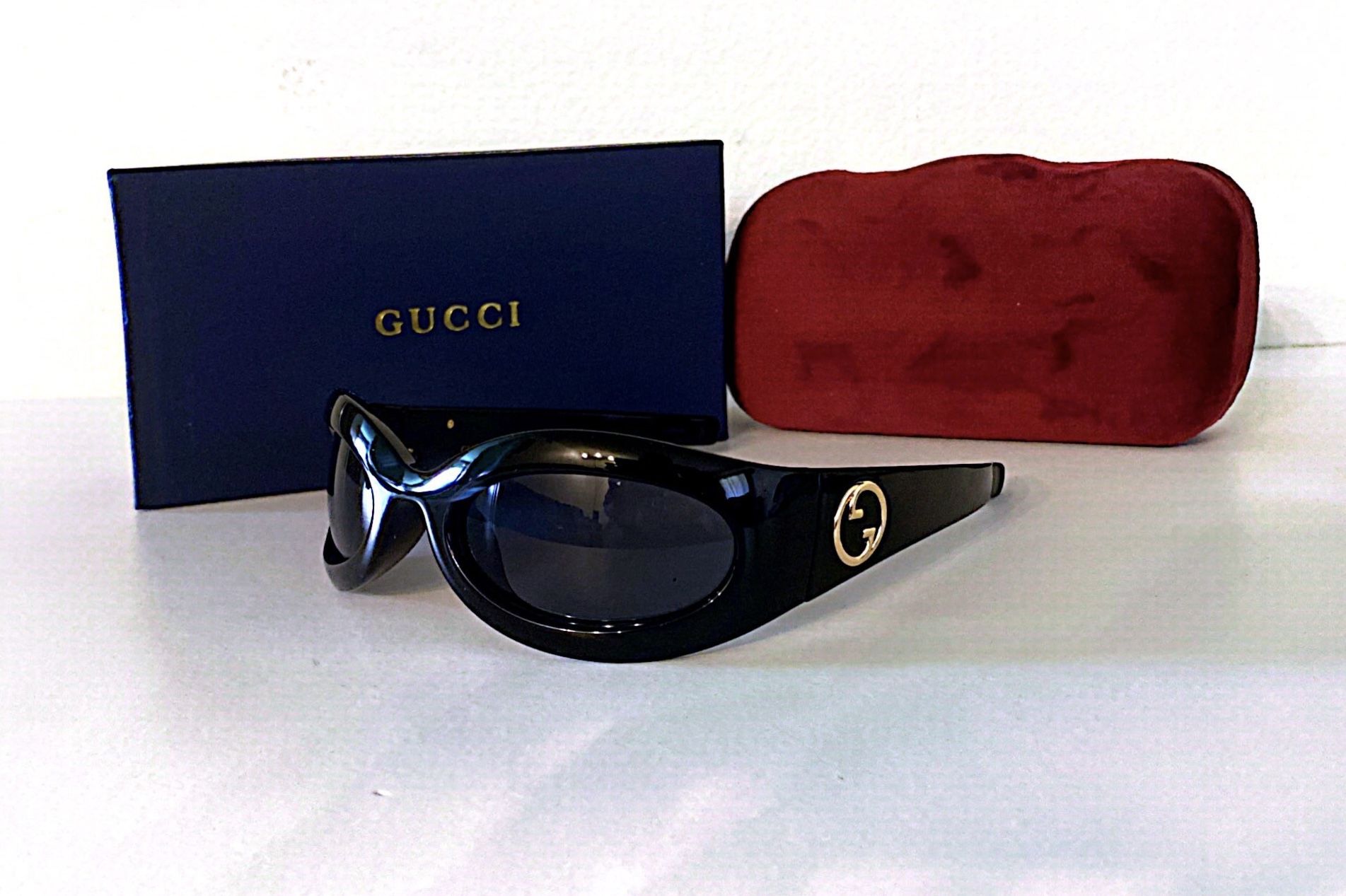 NEW GUCCI OVAL BLACK 