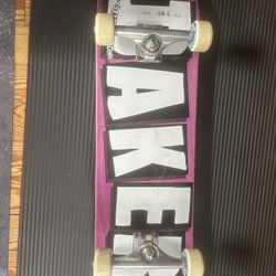 Baker skateboard With Independent trucks