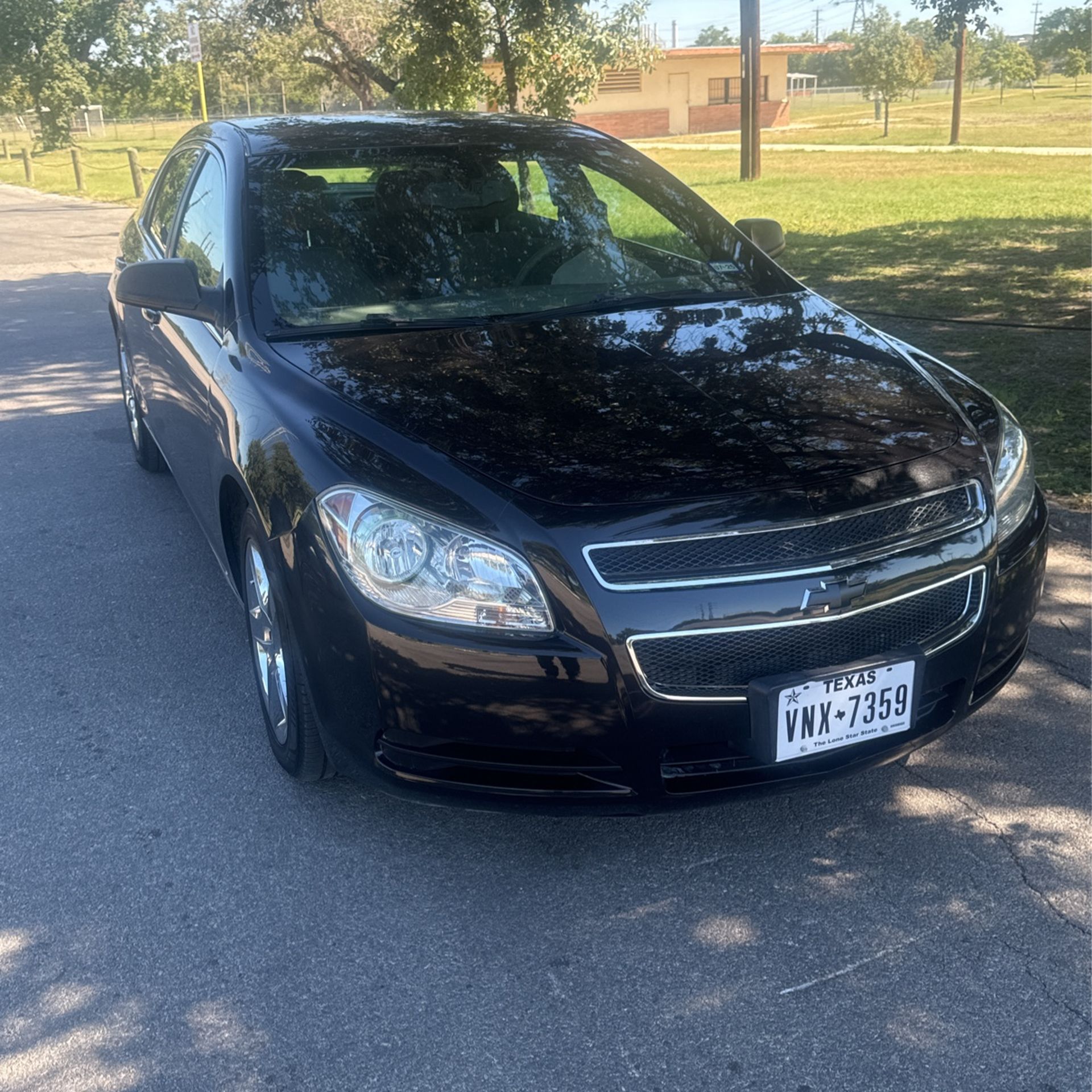2010 Chevy Malibu In Excellent Condition Everything Works Ac New Paint Job New Tires 3800 or