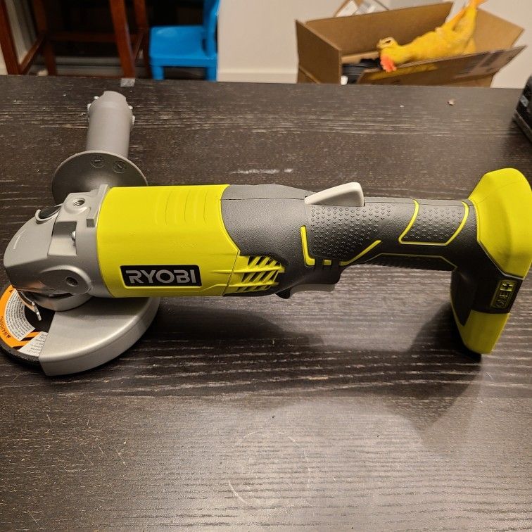 Ryobi One+ 18v Cordless Angle Grinder (P4221) + Grinding Plate