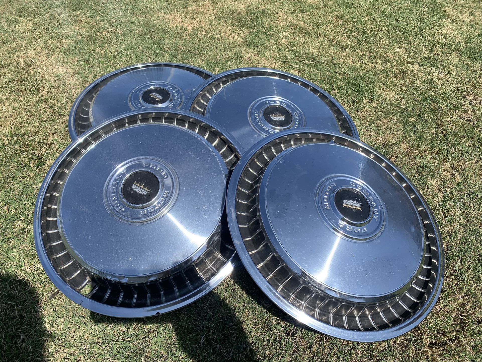 Vintage ford motor company hubcaps deals