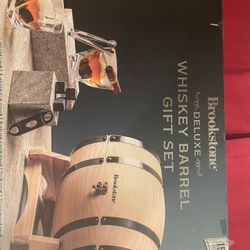 Whiskey barrel gift set