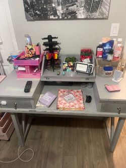Vanity table