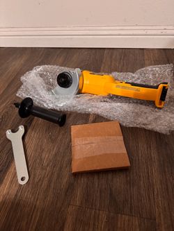 Dewalt 20V MAX  4.5 in. - 5 in. Angle Grinder (Tool Only) blade included NEW