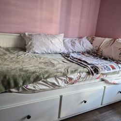ikea DAYBED NEED GONE ASAP
