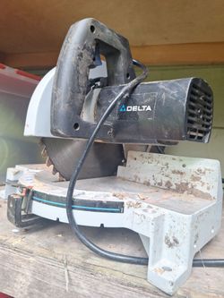 Delta circular table saw