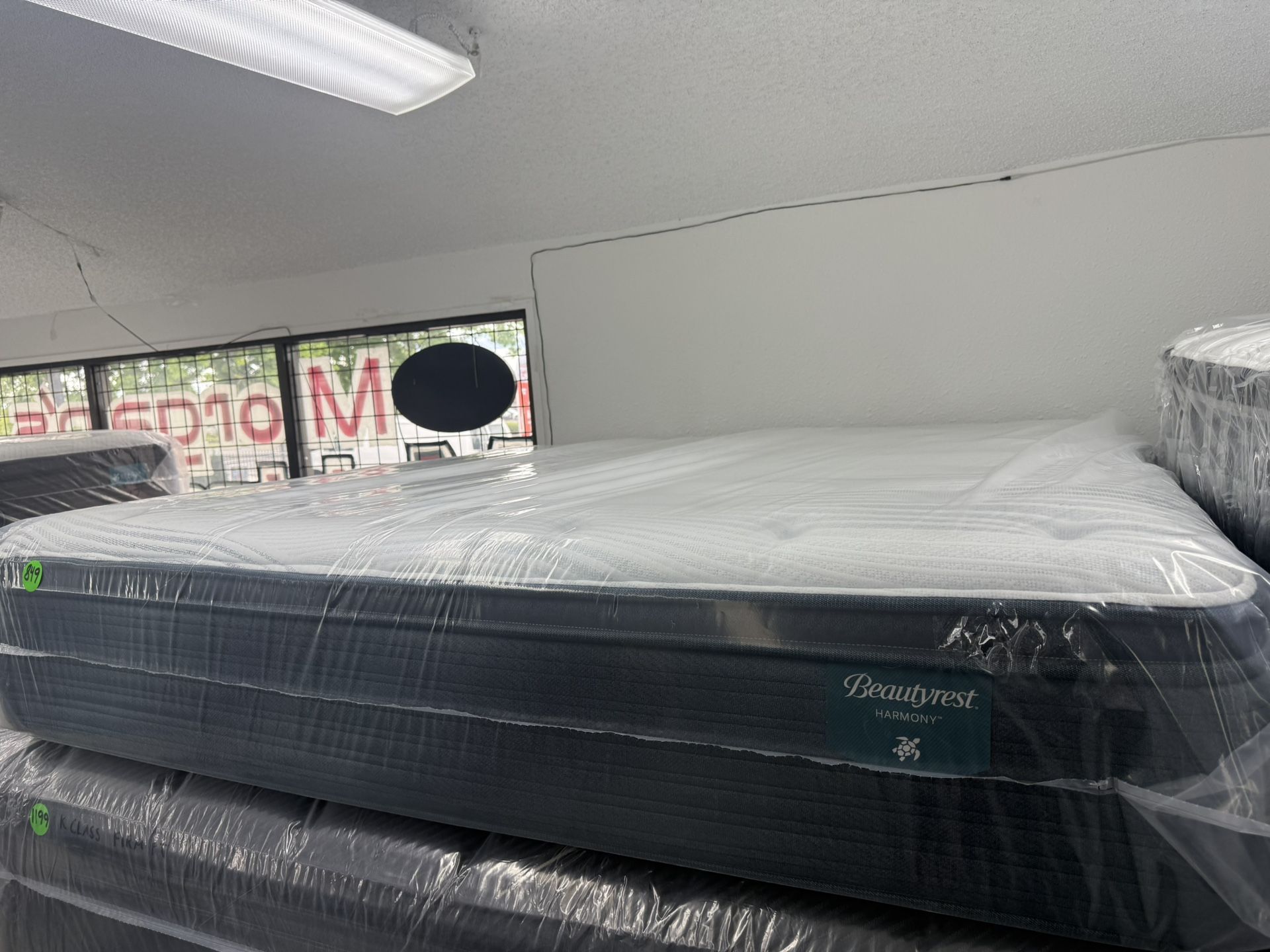 KING SIZE SIMMONS BEAUTYREST HARMONY PILLOW TOP MATTRESS & BOX SPRINGS BED SET