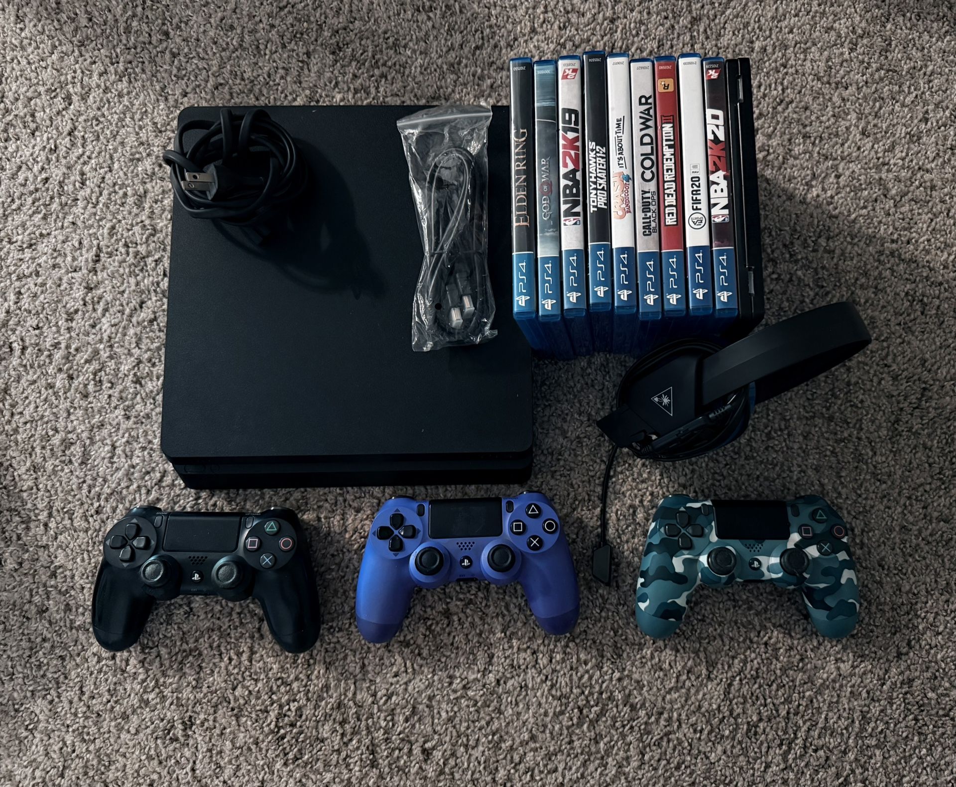 PlayStation 4 Pro + 3 Controllers + Games + Headset