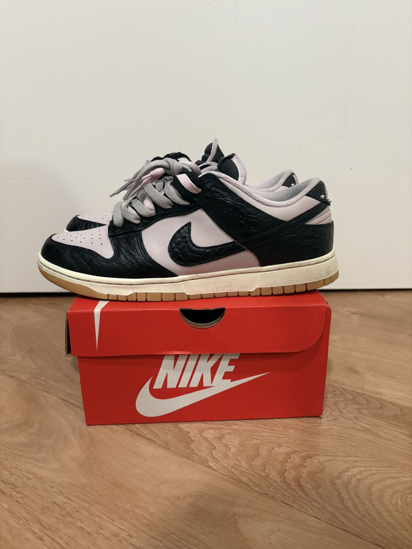 NIKE DUNK LOW ‘BLACK PLATINUM VIOLET CROC’