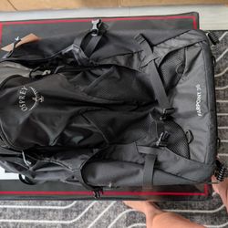 Osprey - Farpoint 36 Wheeled Travel Pack - Men's - Black