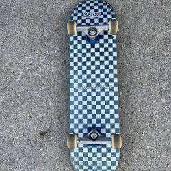 Skateboard w/metal Trucks