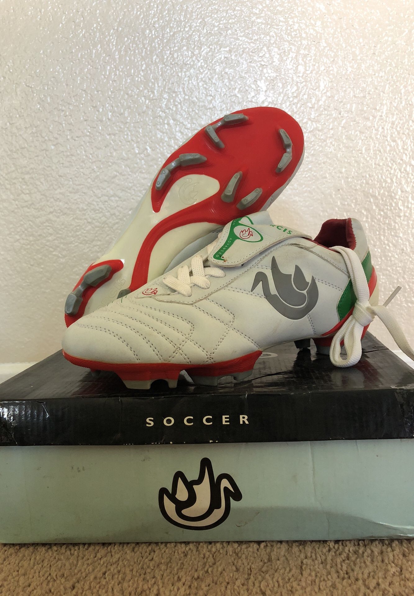 Garcis men’s soccer cleats size 7