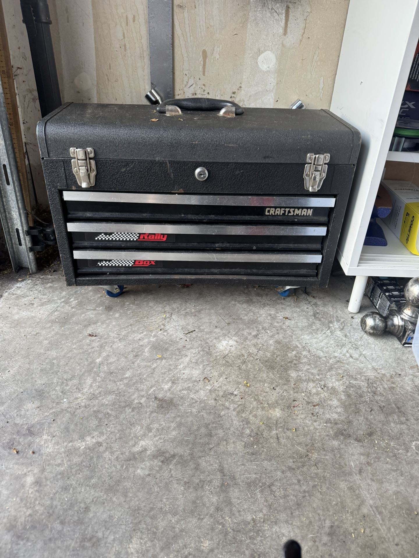 Craftsman Toolbox On Wheels 20$