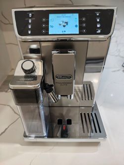 DeLonghi PrimaDonna Elite Super Automatic Espresso Machine ECAM65055MS