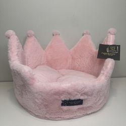 BRAND NEW Cute little princess crown dog puppy bed