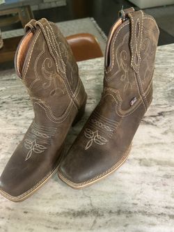 Women’s Boots 7.5