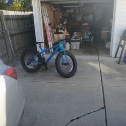 26 inch mongoose mountain bike.