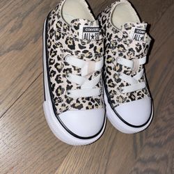 CHUCK TAYLOR ALL STAR 2V SNEAKER - TODDLER - SIZE 7 - BROWN LEAPARD PRINT 