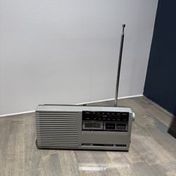 General Electric (GE) Bathmate AM/FM Clock Radio *Vintage 1986*