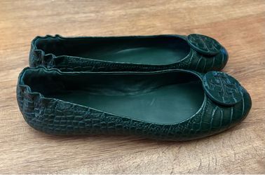 Tory Burch Dark Green Croc Embossed Flats.  Size 9 M